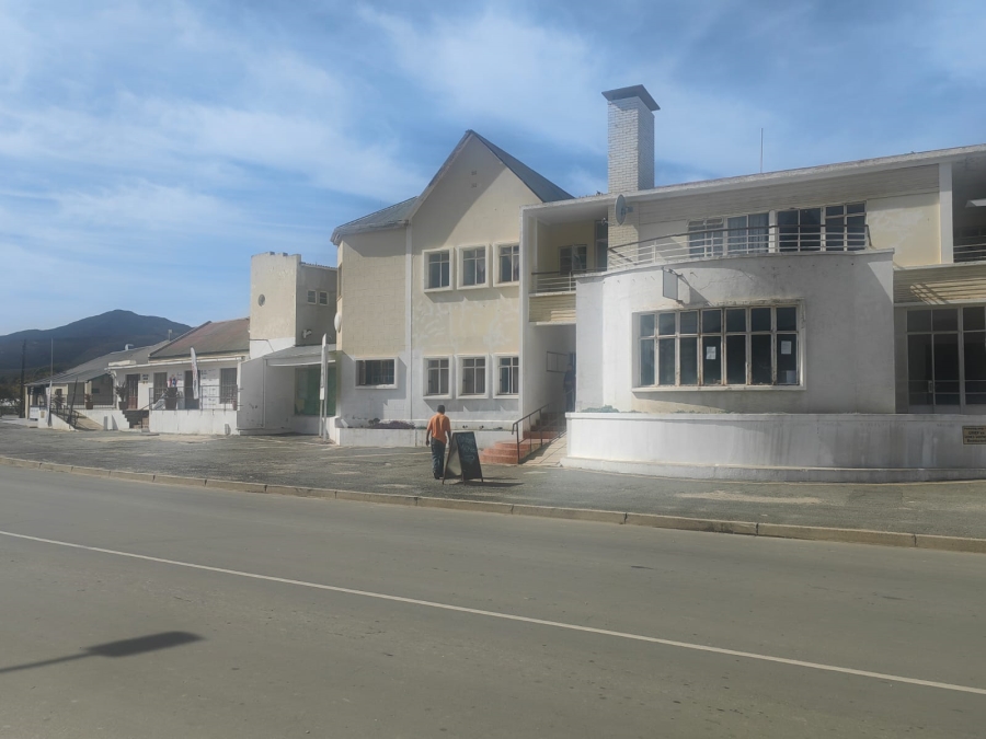 13 Bedroom Property for Sale in Uniondale Western Cape